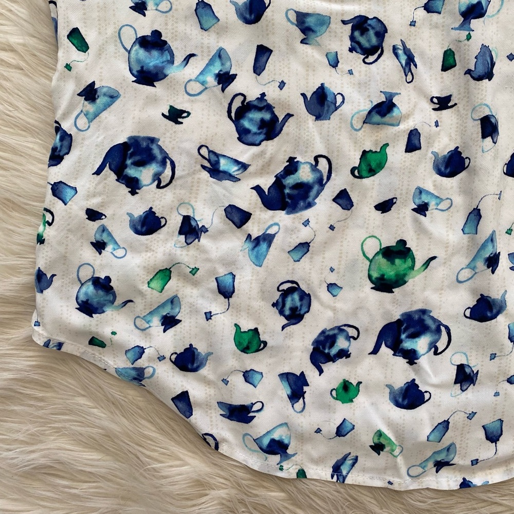 Nic+Zoe White Blue Teapot Print V-Neck Tank Top Shirt - Picture 9 of 10